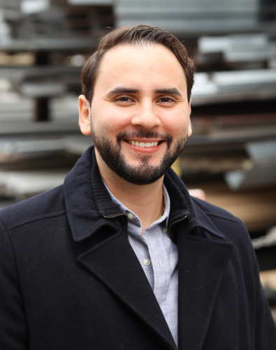 Javier Flores headshot